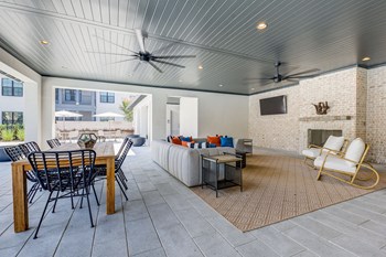 THE RESIDENCES AT 393 NORTH PATIO